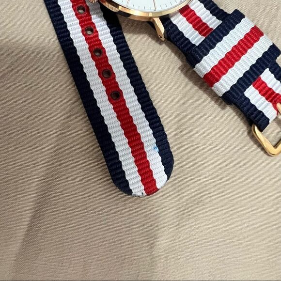 Daniels Williton woman’s watch with original case. - Picture 15 of 16